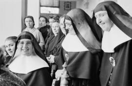 Colegio de Gamarra. Fiesta en honor de la reverenda Madre Provincial. Marzo de 1954. Málaga. España.