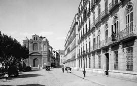 Plaza de la Merced. Iglesia de la Merced. Casas de Campos. Teatro Cervantes. Málaga (España)