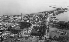 Puerto. Paseo de la Farola. Barrio de la Malagueta. Plaza de toros La Malagueta. Málaga (España)