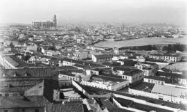 Vista parcial de la Ciudad. Al fondo, la Catedral. Málaga (España)