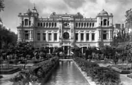 Ayuntamiento. Jardines de Pedro Luis Alonso, Málaga. España -01