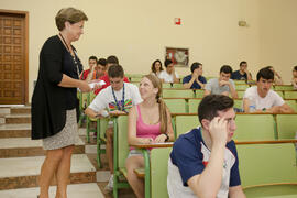 Examen en el aula Magna de la Facultad de Económicas y Empresariales. Olimpiada Española de Economía, Fase Nacional. Málaga. Junio de 2015