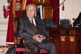 Eugenio Chicano en la entrega de la Medalla de la Ciudad y el título de Hijo Predilecto. Ayuntamiento de Málaga. Octubre de 2014