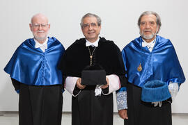 Retrato de José Ramón Ramos, José Ángel Narváez y Antonio Luque previo a su investidura como Doctor "Honoris Causa" por la Facultad de Ciencias de la Universidad de Málaga. Edificio del Rectorado. Octubre de 2016