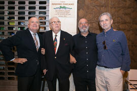 Foto de grupo. Inauguración de la placa conmemorativa de la Casa Natal de Eugenio Chicano. Málaga. Octubre de 2017