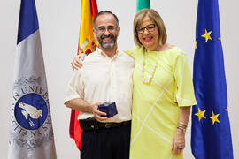 Retrato con la rectora en el homenaje a los jubilados y al personal que cumple 25 años de servicio en la UMA. Paraninfo. Mayo 2015