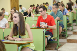 Examen en el aula Magna de la Facultad de Económicas y Empresariales. Olimpiada Española de Economía, Fase Nacional. Málaga. Junio de 2015