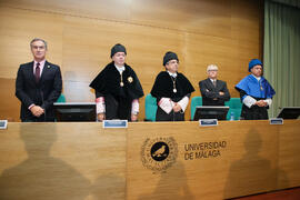 Mesa presidencial en la investidura como Doctor "Honoris Causa" de Antonio Luque por la Facultad de Ciencias de la Universidad de Málaga. Edificio del Rectorado. Octubre de 2016
