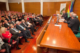 Intervención de Juan Antonio González-Iglesias. Homenaje a María Victoria Atencia. Edificio del Rectorado. Diciembre de 2014