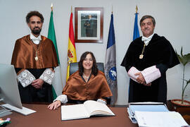 Firma de Libro de Visitas previa a la investidura de Andrea Goldsmith como doctora "Honoris Causa" por la Escuela Técnica Superior de Ingeniería de Telecomunicación de la Universidad de Málaga. Paraninfo. Octubre de 2024