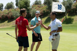 Saludos tras el partido. Campeonato Europeo de Golf Universitario. Antequera. Junio de 2019