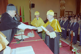 Investidura como Doctor "Honoris Causa" de D. Gonzalo Piédrola Angulo por la Facultad de Ciencias Económicas y Empresariales de la Universidad de Málaga. Paraninfo. Marzo de 2000