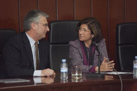 María Valpuesta. Conferencia en la Facultad de Derecho. Febrero de 2010