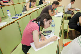 Examen en el aula Magna de la Facultad de Económicas y Empresariales. Olimpiada Española de Economía, Fase Nacional. Málaga. Junio de 2015