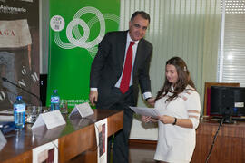 José Antonio Cristóbal Álvaro en la entrega de premios a los alumnos ganadores de la VIII Olimpiada Local de Economía. Facultad de Ciencias Económicas y Empresariales. Febrero de 2016