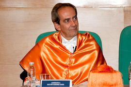 Investidura como Doctor "Honoris Causa" de D. José Manuel González Páramo por la Universidad de Málaga. Rectorado. Junio de 2011