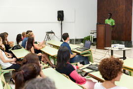 Intervención del alumno Koffi Eric Konan. Graduación de los alumnos del CIE de la Universidad de Málaga. Centro Internacional de Español. Septiembre de 2014