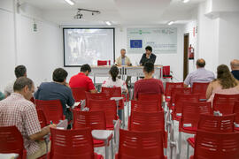 Francisco José Rodríguez presenta la conferencia de Alberto Moreno. Curso "Patrimonio y Turismo Cultural". Cursos de Verano de la Universidad de Málaga. Vélez Málaga. Julio de 2018
