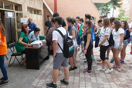 Llegada de alumnado. Examen en el aula Magna de la Facultad de Económicas y Empresariales. Olimpiada Española de Economía, Fase Nacional. Málaga. Junio de 2015
