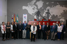 Foto de grupo tras la inauguración de la jornada de celebración del décimo Aniversario de la colaboración de la Universidad de Málaga y la Universidad Nacional de Incheon. Complejo de Estudios Sociales y Comercio. Octubre de 2019