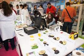 Estand de La Investigación en la UMA. Jornadas de Puertas Abiertas de la Universidad de Málaga. Complejo Polideportivo Universitario. Abril de 2016