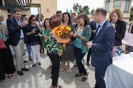 Entrega de flores a Coral Erades. Conmemoración del 30 Aniversario de la Oficina de Transferencia de Resultados de Investigación de la Universidad de Málaga (OTRI). Edificio del Rectorado. Mayo de 2019