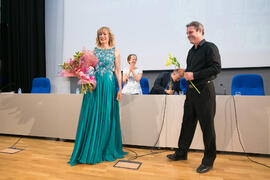 La soprano Ascensión Padilla y el pianista Ernesto Gabaldón tras su actuación. Graduación y clausura del curso del Aula de Mayores de la Universidad de Málaga. Campus de Teatinos. Junio de 2018