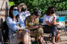 Organizadoras de la conferencia "Dialogando" con Theresa Zabell. Jardín Botánico de la Universidad de Málaga. Mayo de 2021