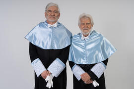 Retrato de Vicente Víctor Fernández y Miguel Sáenz Sagaseta previo a su investidura como Doctor "Honoris Causa" por la Facultad de Filosofía y Letras de la Universidad de Málaga. Edificio del Rectorado. Febrero de 2020