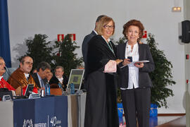 Entrega de la insignia al mérito en el trabajo. Acto Conmemorativo de los 40 años de la Universidad de Málaga. Escuela Técnica Superior de Ingeniería Informática. Diciembre de 2012