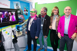 José Ángel Narváez, José Francisco Murillo, María Jesús Martínez y Pedro Montiel en el estand del Contenedor Cultural. Jornadas de Puertas Abiertas de la Universidad de Málaga. Complejo Polideportivo Universitario. Abril de 2018