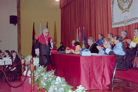Investidura como Doctor "Honoris Causa" de D. Eduardo García de Enterría por la Universidad de Málaga. Paraninfo. Abril de 1999