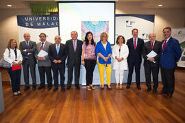 Foto de grupo tras la presentación de la XIV edición de los Cursos de Verano de la Universidad de Málaga. Rectorado. Mayo 2015