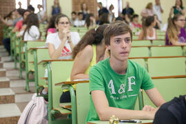 Examen en el aula Magna de la Facultad de Económicas y Empresariales. Olimpiada Española de Economía, Fase Nacional. Málaga. Junio de 2015
