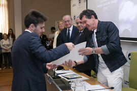 Antonio Banderas entrega el premio. Acto de la Fundación Lágrimas y Favores. Entrega de los Premios de Investigación de la Cátedra de Estudios Cofrades. Rectorado. Abril de 2019