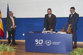Toma de posesión de Vicente Luis Mora Suárez-Varela como profesor titular del Área de Literatura Española de la Universidad de Málaga. Toma de posesión de nuevos catedráticos y profesores titulares de la Universidad de Málaga. Paraninfo. Noviembre de 2023
