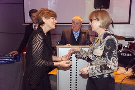 Entrega de regalo en la cena del 3º Congreso Internacional de Actividad Físico-Deportiva para Mayores de la Universidad de Málaga. Hotel Barceló Málaga. Marzo de 2009