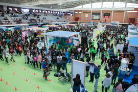 Circuito en silla de ruedas y estand del Consejo de Estudiantes. Jornadas de Puertas Abiertas de la Universidad de Málaga. Complejo Polideportivo Universitario. Abril de 2018