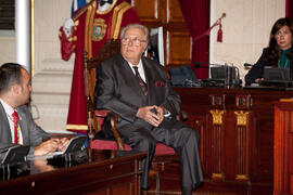 Eugenio Chicano en la entrega de la Medalla de la Ciudad y el título de Hijo Predilecto. Ayuntamiento de Málaga. Octubre de 2014