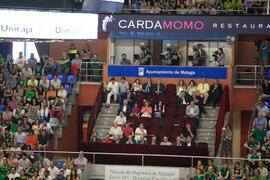 Palco de autoridades. Homenaje del Unicaja Baloncesto a la Facultad de Económicas en su 50 Aniversario. Palacio de Deportes José María Martín Carpena. Mayo de 2015