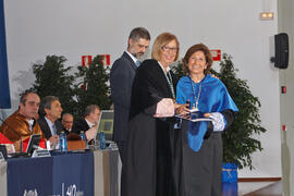 Entrega de la insignia al mérito en el trabajo. Acto Conmemorativo de los 40 años de la Universidad de Málaga. Escuela Técnica Superior de Ingeniería Informática. Diciembre de 2012