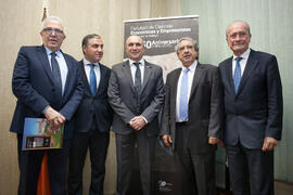 Foto de grupo previa al acto de clausura del 50 Aniversario de la Facultad de Económicas. Facultad de Ciencias Económicas y Empresariales. Marzo de 2016