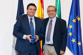 Fabián Arrebola y José Ángel Narváez. Homenaje al personal que cumple 25 años de servicio en la UMA. Paraninfo. Junio 2016