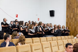 El Coro Oficial de la UMA en el homenaje a los jubilados y al personal que cumple 25 años de servicio en la UMA. Paraninfo. Mayo 2015