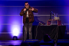 Actuación de El Virtual y DJ Kae3. Gala Inaugural de la 30 edición de Fancine de la Universidad de Málaga. Cine Albéniz. Noviembre de 2020