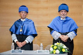 Miguel Delibes de Castro y padrino, Mario Vargas en su investidura como Doctor "Honoris Causa" por la Facultad de Ciencias de la Universidad de Málaga. Rectorado. Junio de 2014