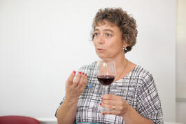 Cata de vino. Mesa redonda "Emprendimiento femenino en la gastronomía". Seminario "Emprende 21". Facultad de Ciencias Económicas y Empresariales. Octubre de 2016