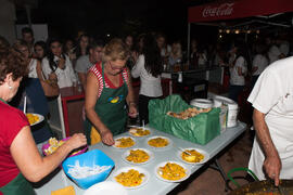 Paella para la fiesta de bienvenida a los alumnos de intercambio internacional de la Universidad de Málaga. Jardín botánico. Octubre de 2016