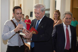 Llegada de Mario Vargas Llosa. Curso "La ciudad como arquetipo. Literatura, historia y arte. Europa y América". Edificio del Rectorado. Septiembre de 2018