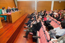 Intervención de Juan Antonio González-Iglesias. Homenaje a María Victoria Atencia. Edificio del Rectorado. Diciembre de 2014